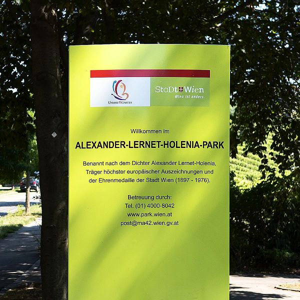 1200px-Wien_17_Alexander-Lernet-Holenia-Park_e